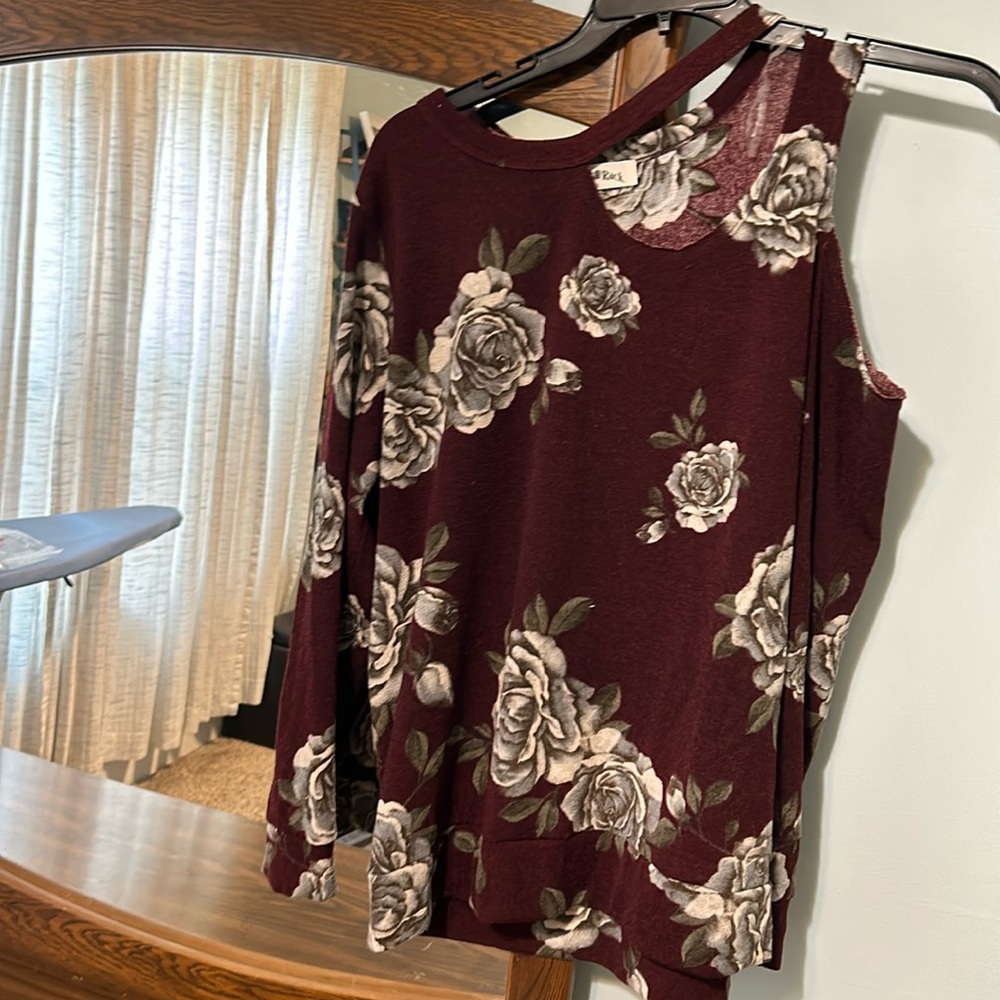 Boutique shoulder cut out sweater